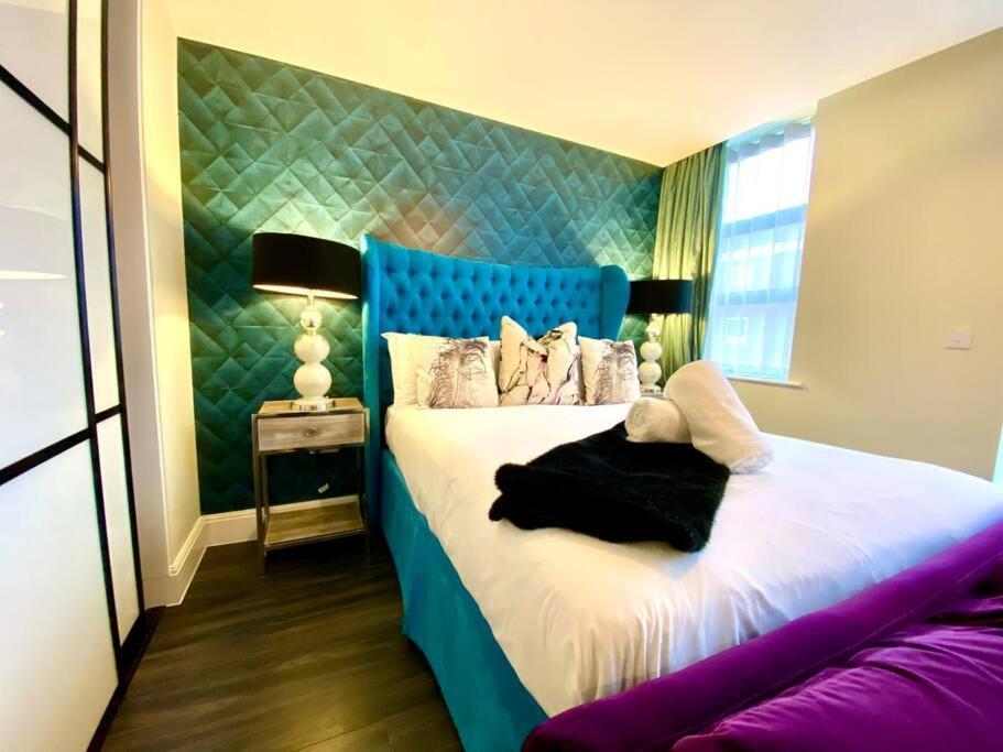 Stunning Apartment Suite - Free Parking & Wifi! Пул Экстерьер фото