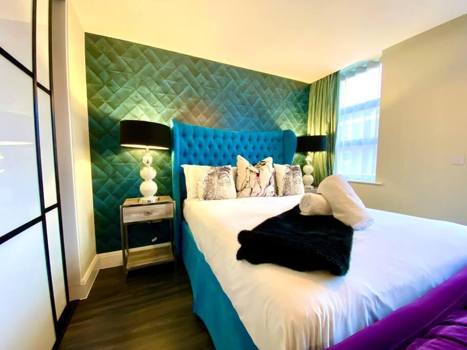 Stunning Apartment Suite - Free Parking & Wifi! Пул Экстерьер фото
